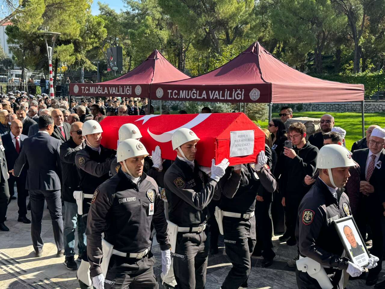 Muğla Emniyetinde Hüzün: Trafik Polisi Deniz Çakıcı Son Yolculuğuna Uğurlandı 2